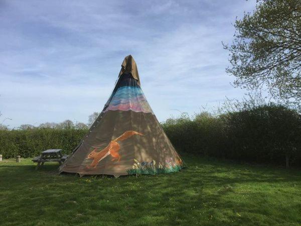 Big Sky Tipi Holidays Wartling Kültér fotó